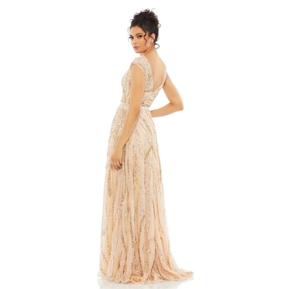 NWT- MAC DUGGA- $598 Cap Sleeve, Embellished Gown, size 10 - Picture 3 of 17